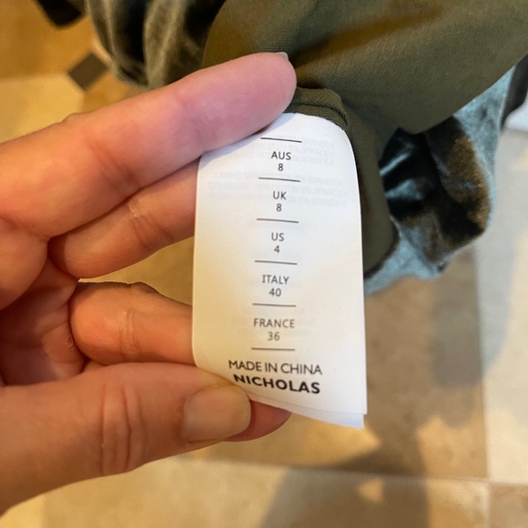 NWT NICHOLAS Lyssa Dress Sz 4 in Forest Green Velvet Long Sleeve Cocktail Dress - Picture 11 of 11